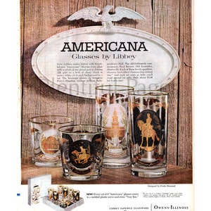 Puede incluir: Juego de ocho vasos Americana de Libbey. Cada vaso presenta un dise&ntilde;o dorado sobre un fondo negro o blanco. Los dise&ntilde;os incluyen Independence Hall, Paul Revere, Old Ironsides y Monticello. Los vasos vienen en una caja de servir y guardar de pl&aacute;stico moldeado.