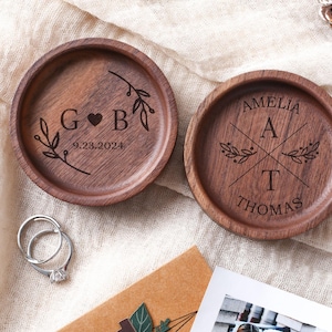 Custom Wooden Ring Dish,Engagement Ring Holder,Personalized Wedding Ring Dish,Wedding Gift for Couple,Anniversary Gifts,Married Jewelry Dish