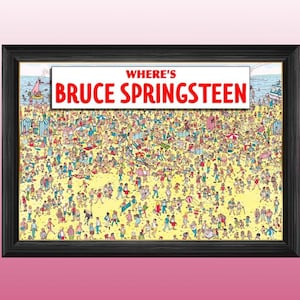 Puede incluir: Una impresión enmarcada de una ilustración al estilo "¿Dónde está Wally?" con una escena de playa y el texto "¿Dónde está Bruce Springsteen?" en la parte superior.