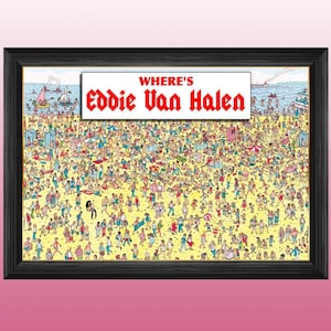 Puede incluir: Una impresión enmarcada de una ilustración al estilo de "¿Dónde está Wally?" con una escena de playa. El título de la impresión es "¿Dónde está Eddie Van Halen?" y presenta una multitud de personas en una playa.