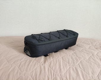 Bolsa de nailon impermeable para portabicicletas: compartimentos ajustables, detalles reflectantes