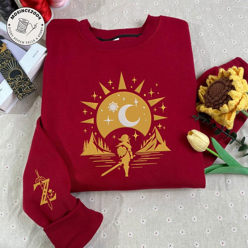 Broderad Zelda-tröja | Link Triforce-tröja | Hylian Crest-speltröja | Legend of Zelda-present till Nintendo-fans | Unisex rund halsringning bild 3