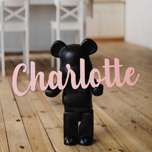 Placa de madeira com nome, placa com nome de bebê, placa com nome de berçário, letras de madeira, decoração de quarto infantil, presente personalizado para bebê, decoração personalizada para berçário