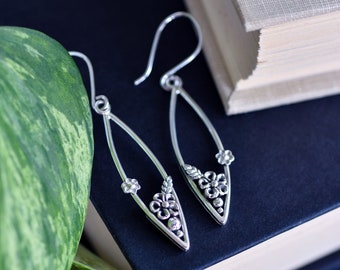 Daisy floral drop earrings handmade in solid sterling silver // Long silver botanical earrings // One of a kind lightweight garden earrings
