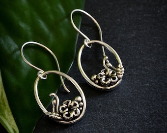Oval garden earrings in solid sterling silver, one of a kind botanical earrings, handmade earrings for mom, unique gardener jewellery