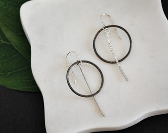 Oxidized silver circle earrings, two tone hoop earrings, line and circle earrings, darkened silver hammered wire earrings, geometric jewelry