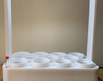 Hydrokultur-Anbau Basis: 11-Container Bewurzelung System mit LED
