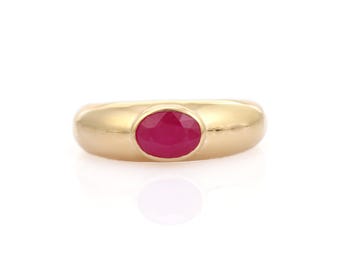 Anillo ovalado de rubí en oro de 14k: Joyería apilable con la piedra de nacimiento de julio de Caratandher.