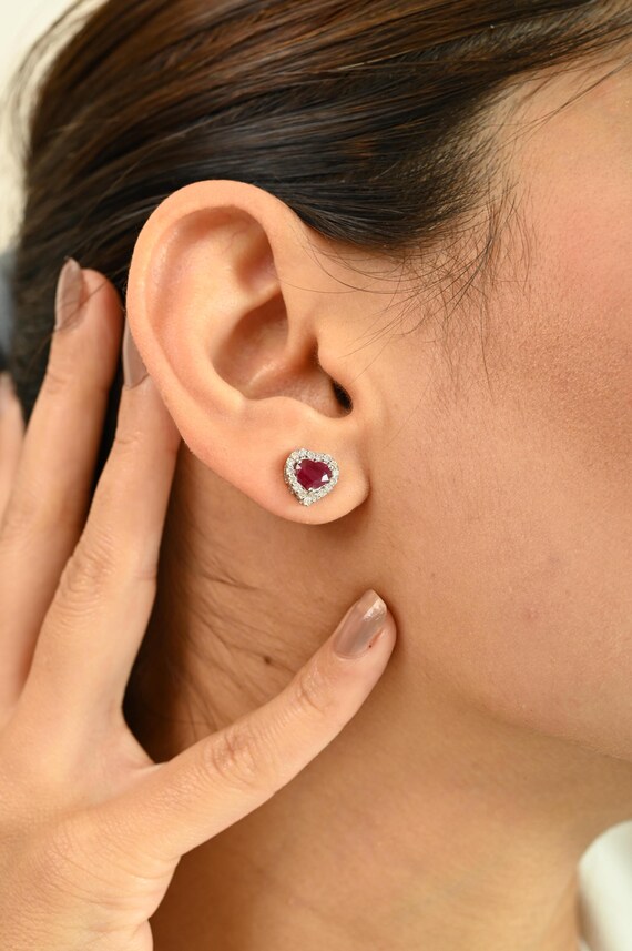 14Kゴールド ハート ルビー スタッドピアス：ダイヤモンドハロー、7月 