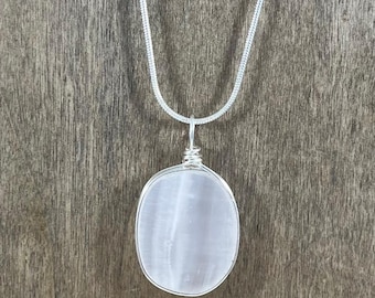 Mangano Calcite Pendant