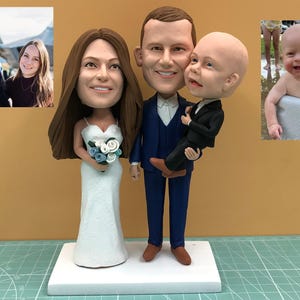 Custom wedding bobbleheads, personalized bride and groom figurines, custom wedding cake toppers, the perfect gift for the happy couple