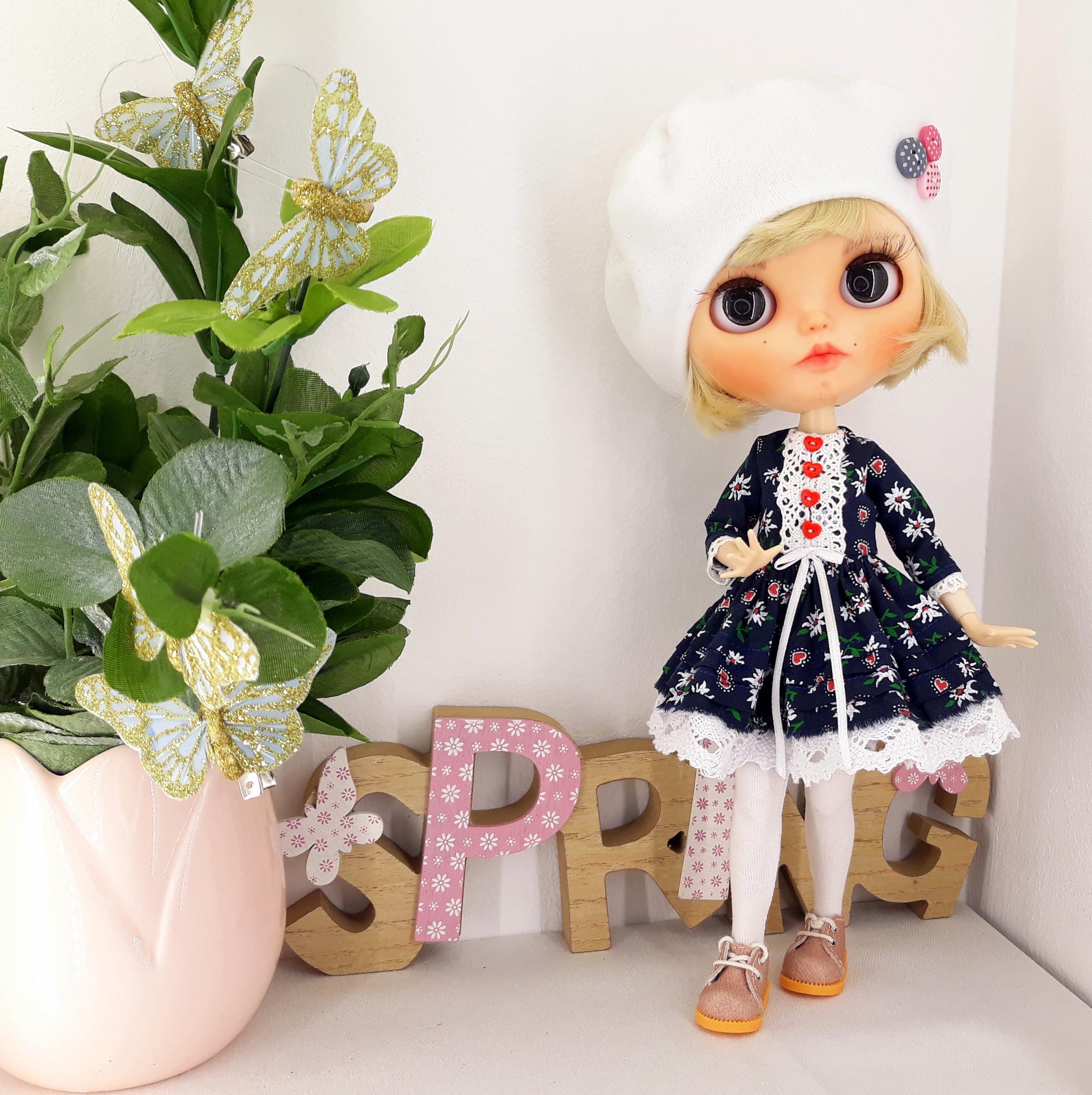 ブライス人形の服、青い花柄のドレスと白いベレー帽 - Etsy 日本