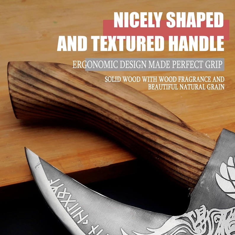 K&ouml;nnte beinhalten: Ein geschwungener Holzgriff mit sichtbarer nat&uuml;rlicher Maserung, der an einer Metallklinge befestigt ist. Das Bild enth&auml;lt den Text: NICELY SHAPED AND TEXTURED HANDLE, ERGONOMIC DESIGN MADE PERFECT GRIP, SOLID WOOD WITH WOOD FRAGRANCE AND BEAUTIFUL NATURAL GRAIN.