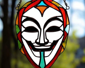 Guy Fawkes-mask i målat glas: Anonym hacker-solfångare