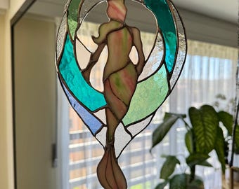 Atrapasueños de sirena de vitral: decoración náutica artesanal para el hogar