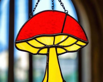 Handgemaakte glas-in-lood paddestoel Suncatcher: grillige bosraamkunst