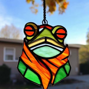 Testa di rana in vetro colorato animale, arte rana in vetro, rana da appendere alla parete, opera d'arte rana, decorazione ecologica, arte anfibia, amanti delle rane, fatto a mano