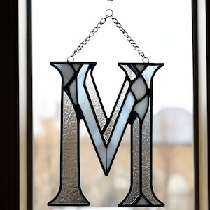 Letra M de vitral, alfabeto decorativo feito à mão, arte personalizada, monograma, presente exclusivo, decoração para casa, inicial personalizada, apanhador de sol, vidro Tiffany