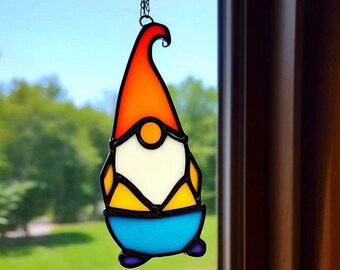 Solfångare i målat glas av gnome: Handgjord, nyckfull fönsterdekoration