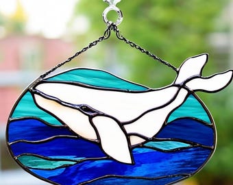 手作りステンドグラスのクジラサンキャッチャー：航海風の窓飾り
