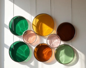 Móvil de vitrales moderno: atrapasol colorido estilo art déco, decoración contemporánea para ventanas.