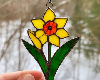 Stained Glass Daffodil Suncatcher – Yellow Narcissus Flower Window Hanging, Spring Floral Home Decor