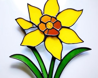 Stained Glass Daffodil Suncatcher: Handcrafted Floral Window Ornament