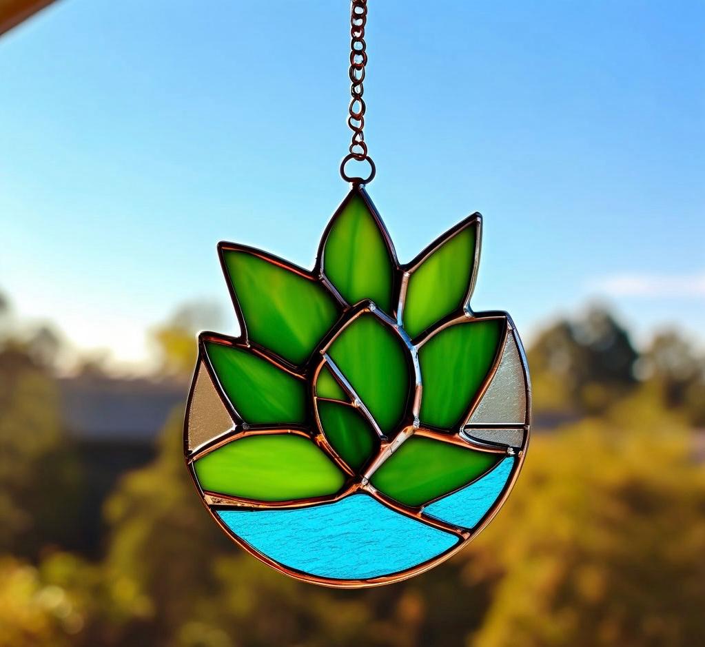 ✮美品✮ ステンドグラス　ボタニカル　壁掛け　オブジェ 手作りステンドグラスの多肉植物サンキャッチャー：ボタニカルな窓辺の