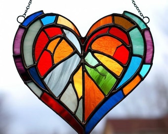 手作りステンドグラスのハート型サンキャッチャー：カラフルな窓飾り
