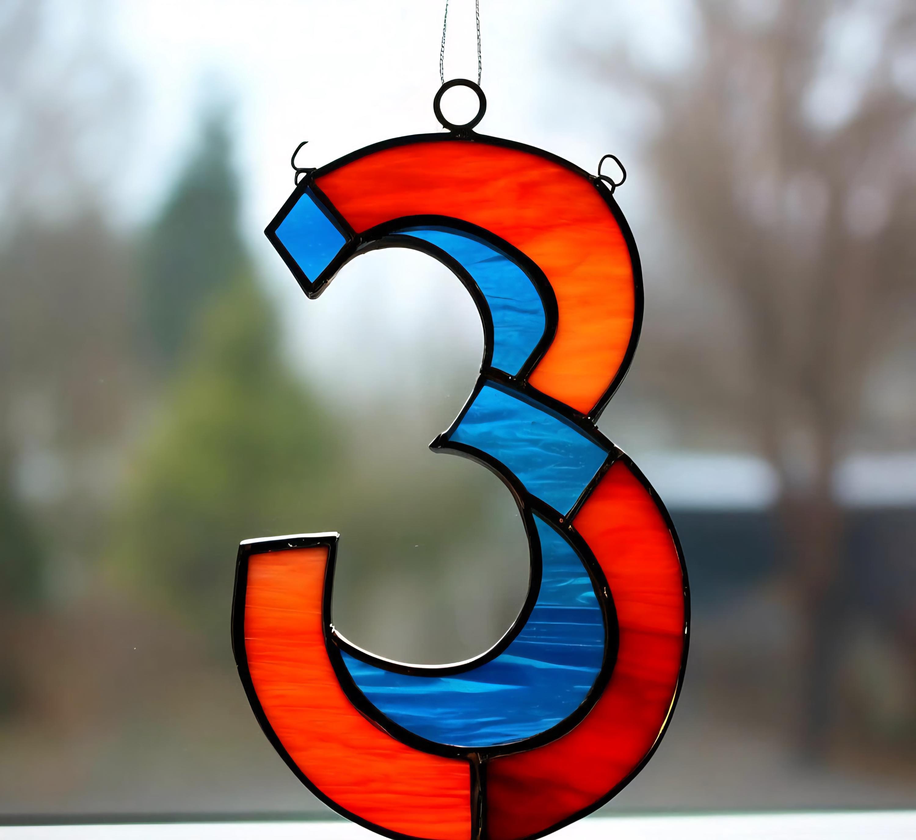 ステンドグラス No.3 三日月ランプ、色々。 この夏は何色で作ろうかな。 現在候補は