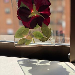 Stained Glass red Rose Suncatcher Handcrafted Floral Window Hanging, Elegant Decor Nature-Inspired Unique Handmade dried flower arrangement