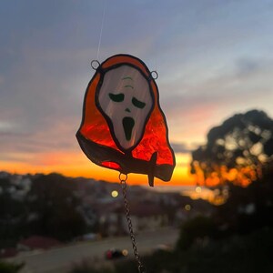 Gothic Skull Stained Glass Suncatcher: Macabre Horror Decor