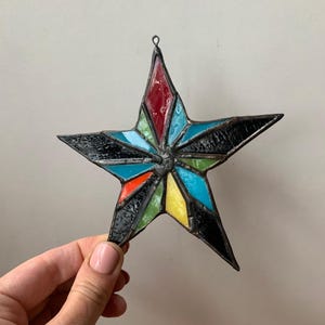 Handgemachter Glasstern: Himmlische Fensterdekoration