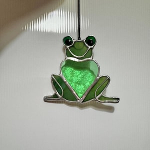 Testa di rana in vetro colorato animale vetro verde rana regalo arazzo da parete rana opera d'arte decorazione ecologica arte anfibio amante delle rane fatto a mano