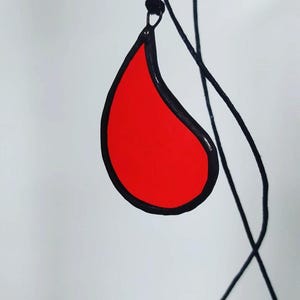 Red Stained Glass Blood Drop Pendant – Red Teardrop Necklace – Gothic Jewelry – Vampire Cosplay – Handmade Glass Charm – Dark Aesthetic Gift