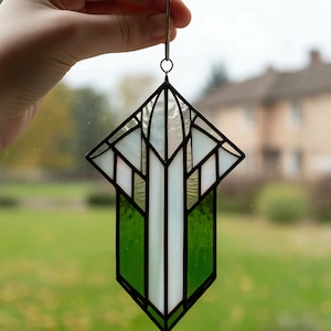 Panel de vitral Art Déco: colgante geométrico para ventana, hecho a mano