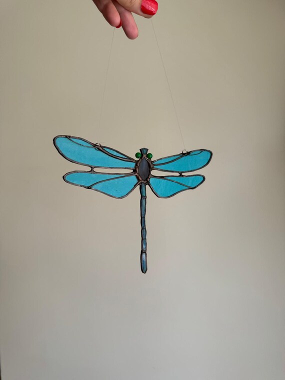 ステンドグラスの青いトンボのサンキャッチャー手作りの昆虫の窓吊り