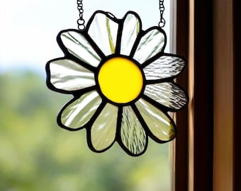 Handcrafted Stained Glass Daisy Suncatcher: Floral Window Decor