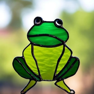 Decorazione per finestra con rana, animale in vetro colorato, rana in vetro, rana da appendere alla parete, opera d'arte con rana, decorazione ecologica, arte anfibia, amanti delle rane, fatto a mano