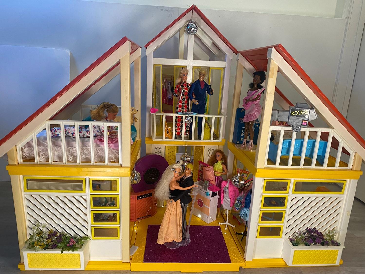 Barbie dream house 70s sales