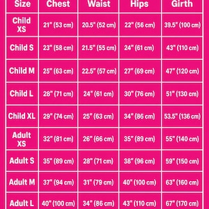 Puede incluir: Una tabla de tallas de color rosa brillante para leotardos Star Dress con texto en blanco. Enumera las medidas en pulgadas y cent&iacute;metros para pecho, cintura, caderas y contorno, desde la talla infantil XS hasta la adulta XL en una cuadr&iacute;cula.