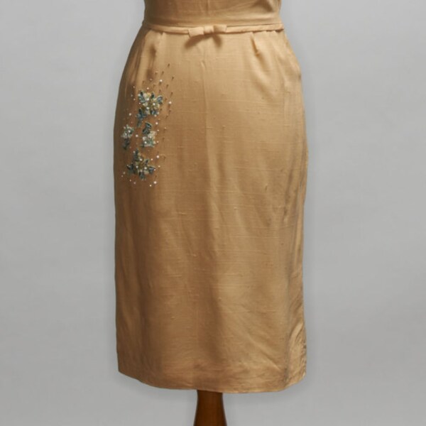 Vintage 1960's Gold Linen Like Wiggle Dress with Appliqued Flowers and Beading Size 6/8