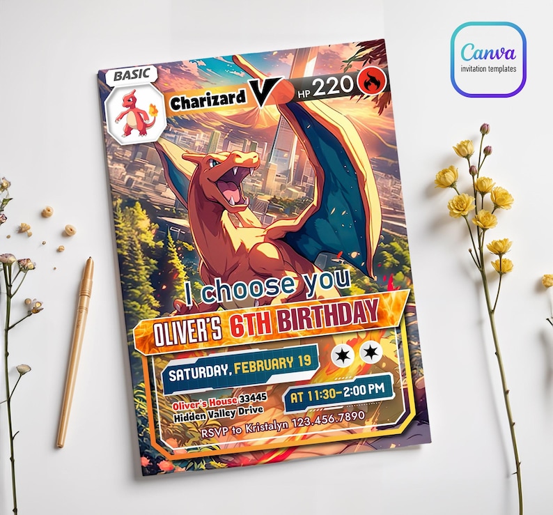 Op de afbeelding: Een Pok&eacute;mon-thema-verjaardagsuitnodiging met een cartoonafbeelding van Charizard, een vuur-Pok&eacute;mon. De uitnodiging is voor Oliver's 6e verjaardagsparty, die op zaterdag 19 februari van 11:30 uur tot 14:00 uur plaatsvindt in Oliver's huis, 33445 Hidden Valley Drive. RSVP naar Kristalyn op 123.456.7890.