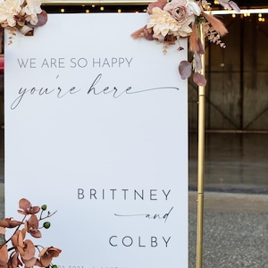 Wedding Sign Stand Holder – Metal Freestanding Sign Holder for Welcome Sign, Seating Chart, Ceremony Decor | Modern & Rustic Wedding Easel