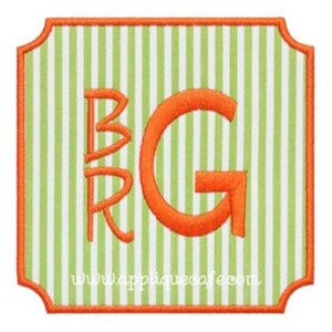 Op de afbeelding: Een groen en wit gestreept vierkant met afgeronde hoeken. Het vierkant heeft een witte rand en de tekst "www.appliquecafe.com" onderaan. De letters "BR" staan verticaal gestapeld in een gestileerd lettertype in oranje aan de linkerkant van het vierkant. De letter "G" staat in een gestileerd lettertype in oranje aan de rechterkant van het vierkant.