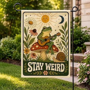 Stay Weird Garden Flag, Retro Outdoor Garden Decor, Stay Weird Yard Flag, Funny Garden Decoration, Frog Garden Banner, Welcome Garden Decor