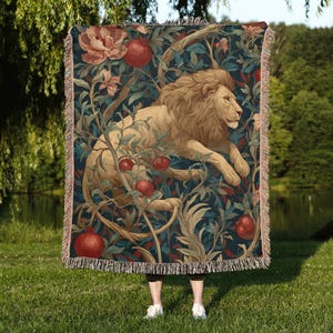 Lion woven blanket, Dark Academia woven blanket , Perfect for Gift-Giving, Tapestry Style, Throw Blanket, Warm Decor, Elegant Textiles