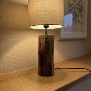 Lámpara de mesa moderna de madera: roble macizo, pantalla de tela, luz blanca cálida, estilo minimalista. imagen 7