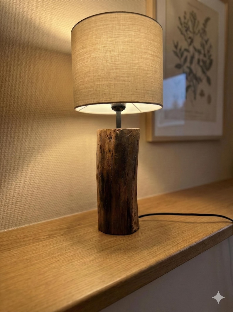 Lámpara de mesa moderna de madera: roble macizo, pantalla de tela, luz blanca cálida, estilo minimalista. imagen 7