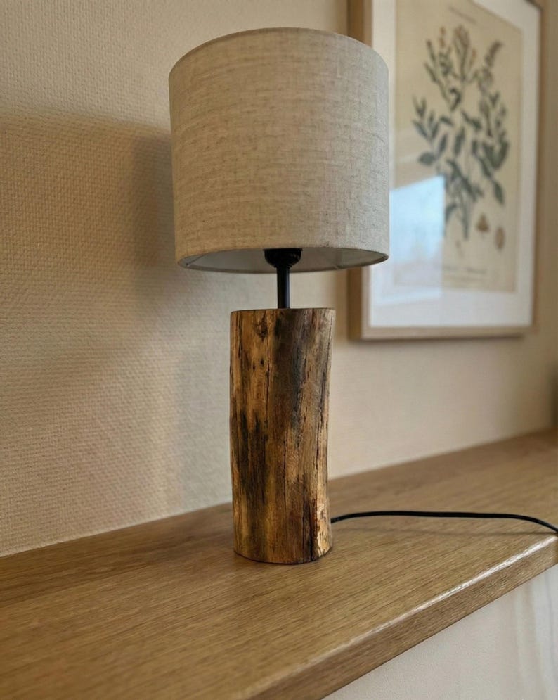 Lámpara de mesa moderna de madera: roble macizo, pantalla de tela, luz blanca cálida, estilo minimalista. imagen 8